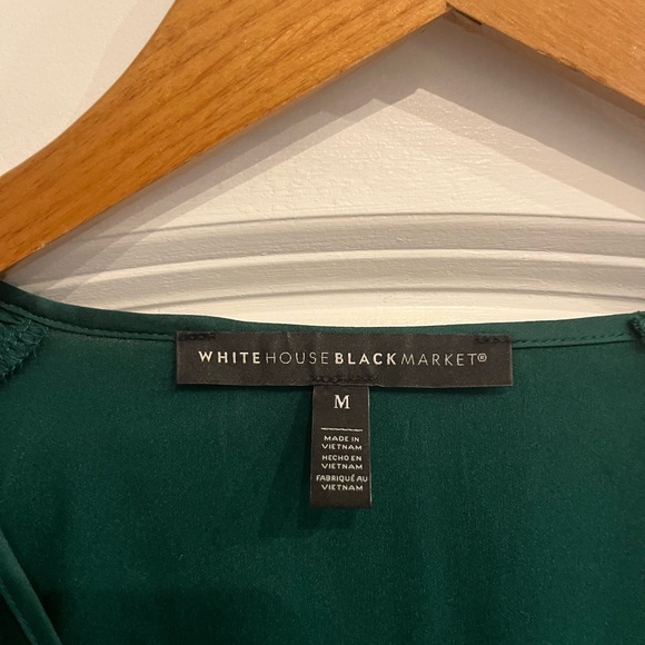 New w/o tag Beautiful White House Black Market Green Top Size M. Never worn. - Picture 2 of 2